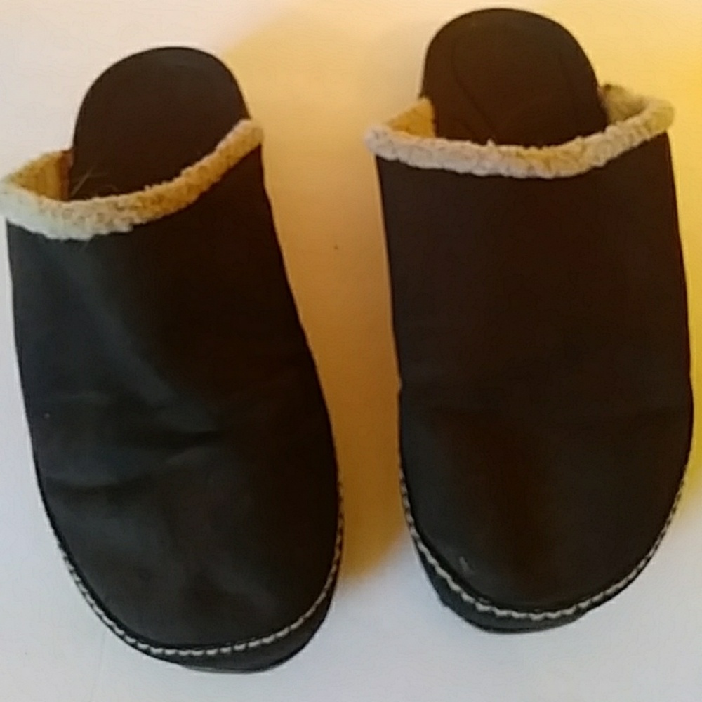Danskin Now brown slippers-sz 10